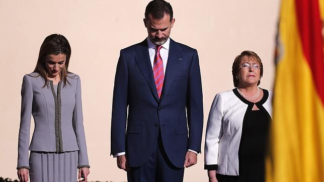 Los Reyes reciben a la presidenta de Chile en la primera visita de Estado del Reinado