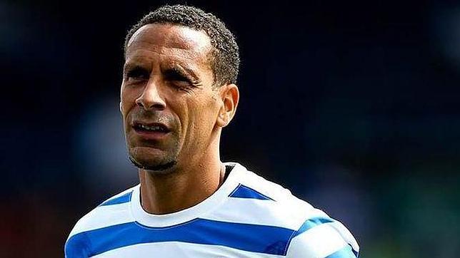 Tres partidos de castigo a Rio Ferdinand por insultar a un aficionado en Twitter