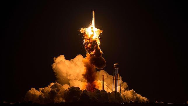 Momento de la explosión del cohete Antares en las instalaciones de Wallops, en Virginia