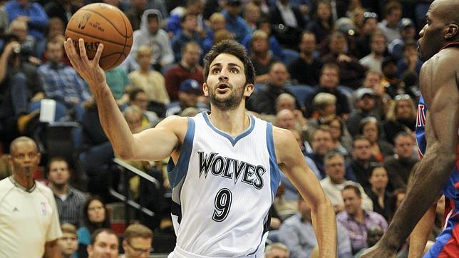 Ricky Rubio dirige el primer triunfo de los Wolves