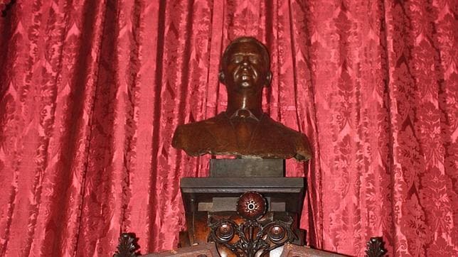 Busto de Don Felipe en el salón de plenos del Ayuntamiento de Palma