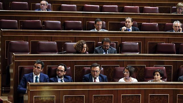 Las relaciones de PP y PSOE se agrían sin remedio por la corrupción