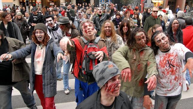 Está muy de moda disfrazarse de zombie
