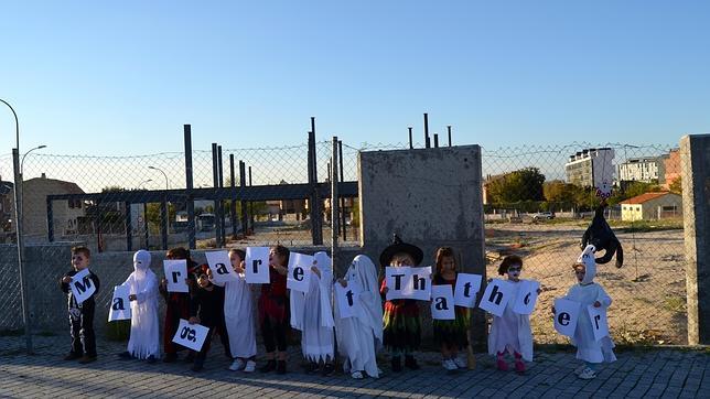 Los alumnos del Margaret Thatcher celebran Halloween en su colegio fantasma
