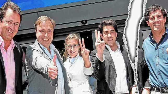 Euforia electoral tras el 22-M. Ante la sede del PP de Génova posaban, de izquierda a derecha, los nuevos alcaldes Gómez, Soler, Martínez, Pérez y el imputado Augustín Juárez