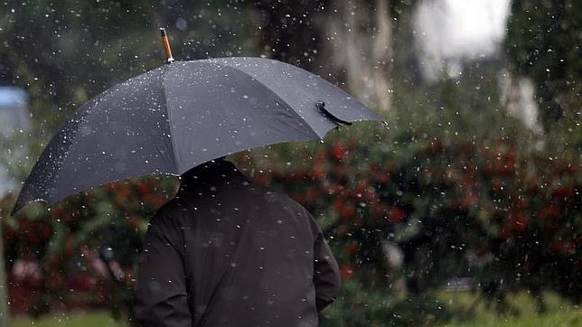 Un nuevo frente traerá lluvias y frío desde este martes