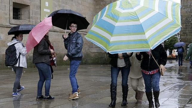 Alerta en media España por lluvia, nieve y rachas de viento fuerte