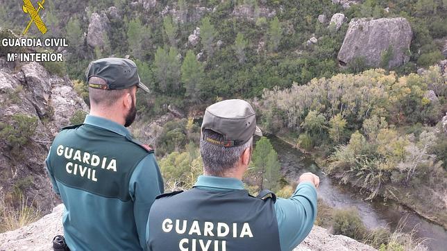 La Guardia Civil salva a dos piragüistas en un barranco del río Cabriel