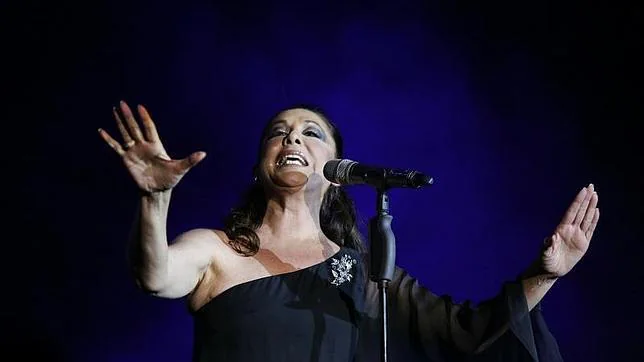 Isabel Pantoja durante su último concierto, celebrado en Zaragoza