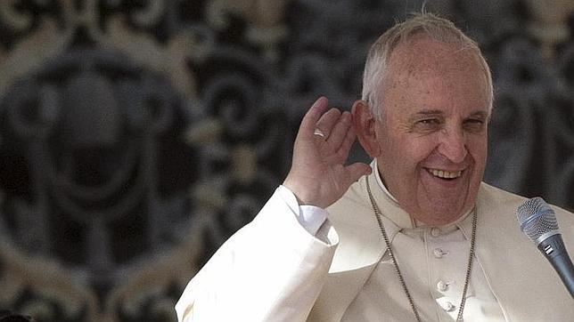 Papa Francisco: «Es triste ver un obispo que se pavonea, que vive solo para su vanidad»