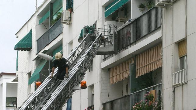 Dos heridos en el incendio de su vivienda en Santa Rosa