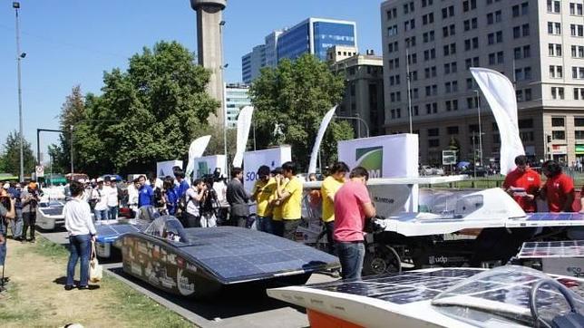 Vehículos solares de cinco países participan en la «Carrera de Atacama»