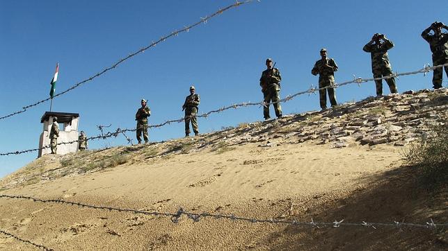 Movimientos de tropas en la frontera entre Pakistán e Indi, en 2008