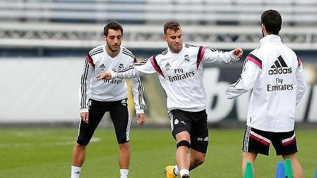 Jesé se entrena con el grupo por primera vez en ocho meses