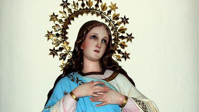 Entran en una iglesia y roban la pulsera y el anillo de oro a una imagen de la Virgen