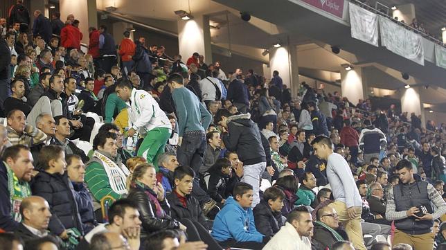 La afición blanquiverde clama «¡basta ya!»