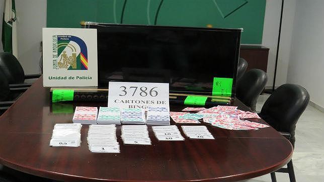 Pillan a 52 personas jugando en un bingo ilegal