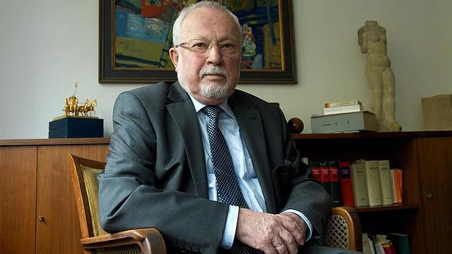 Lothar de Mazière, durante la entrevista en su oficina