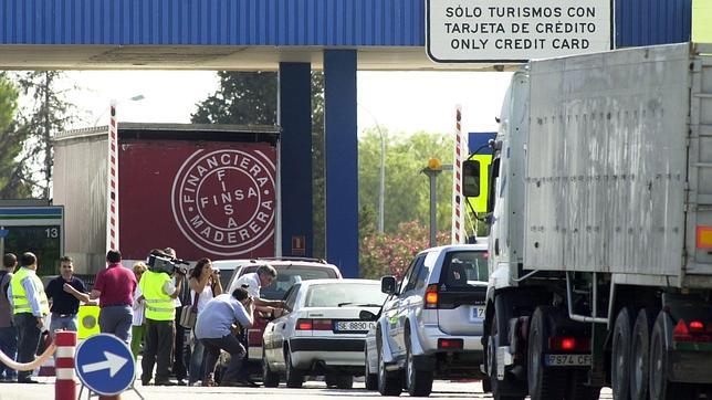 Casi 15.000 vehículos pasan cada día por el peaje de la autopista entre Sevilla y Cádiz