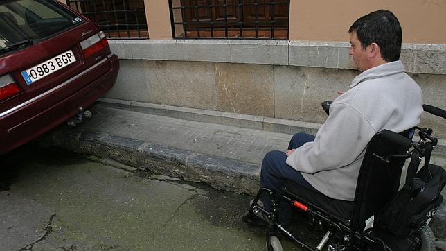 Un pub se disculpa por echar a un joven en silla de ruedas