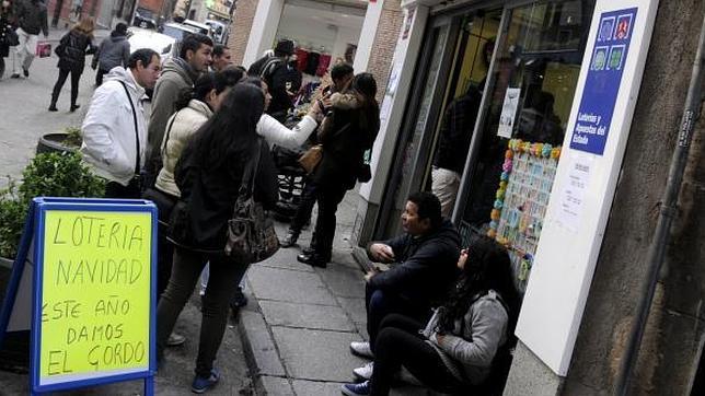 La administración de Lotería «Doña Lola», en plena calle Comercio de Toledo, sueña con dar el «Gordo» de Navidad