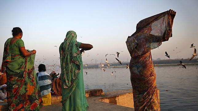 Mujeres indias junto al río Yamuna