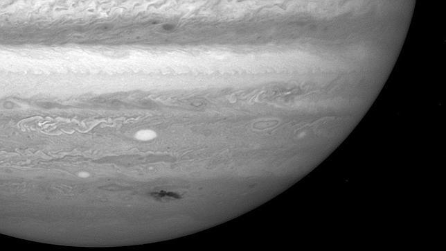 La huella del impacto del cometa es claramente visible en Júpiter