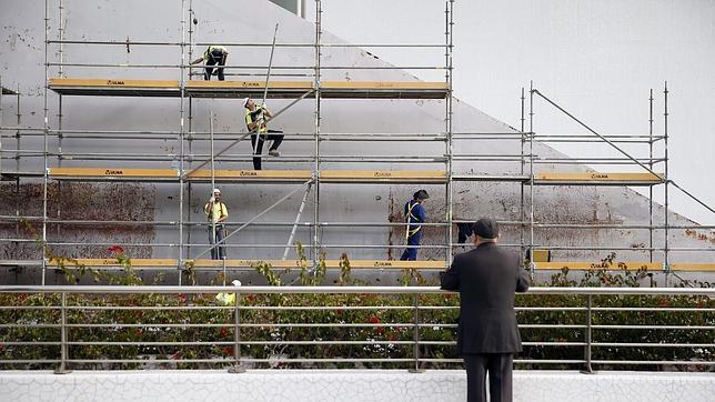 El Palau de les Arts de Calatrava comienza a mudar su piel