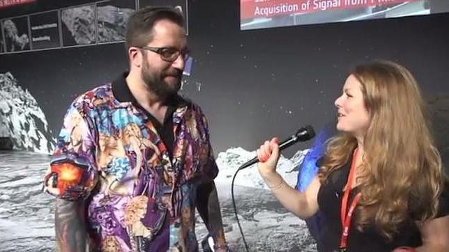 Un científico de la ESA pide perdón por informar de la misión Rosetta con una camisa sexista