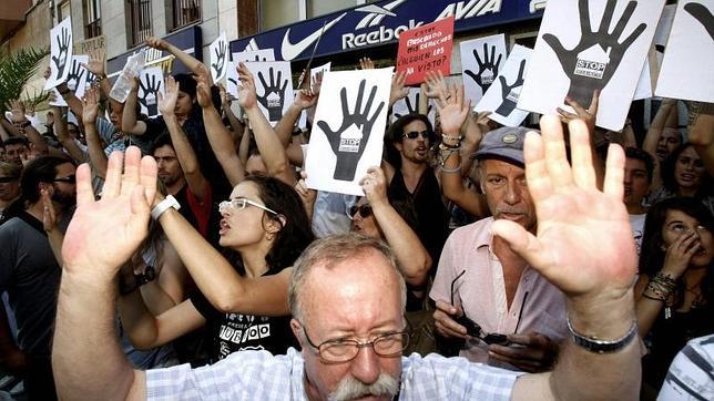 Afectados por la Hipoteca de Elche exigen cambios en la norma para disminuir los desahucios