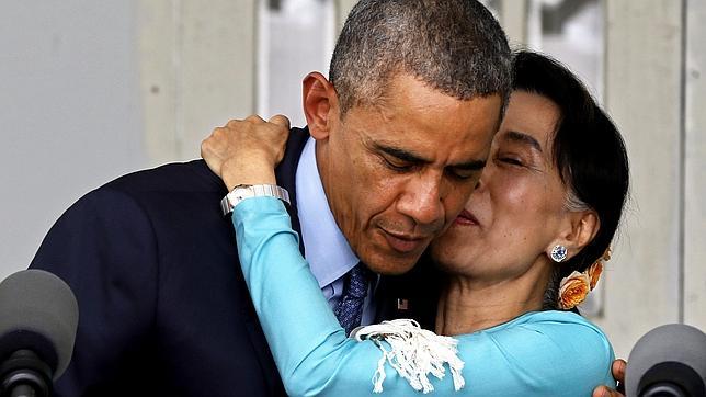 El presidente de EE.UU. abraza a la líder del principal partido opositor birmano