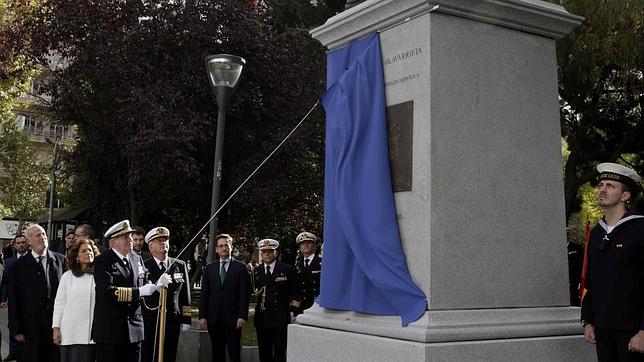 Don Juan Carlos preside la inauguración del monumento
