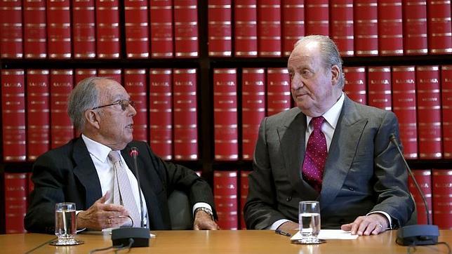 El Rey Juan Carlos visita la restauración de la Torre de los Lujanes