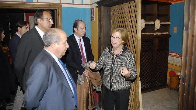 El alcalde de Granada visita la exposición en el Paseo del Violón