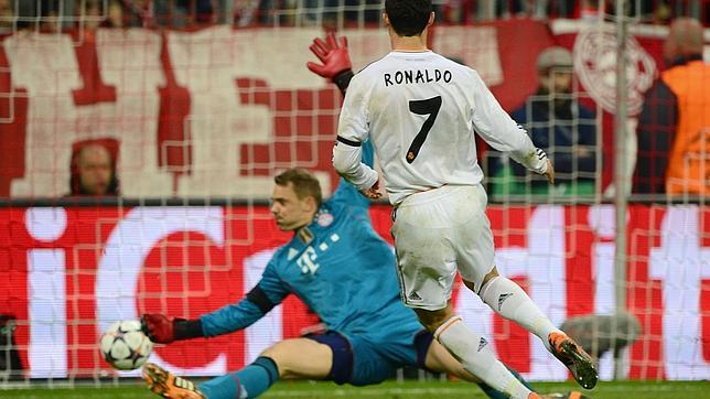 Neuer ataca a Cristiano por posar en calzoncillos