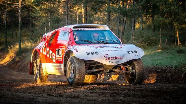 Acciona crea el primer coche 100% eléctrico que competirá en el rally Dakar 2015