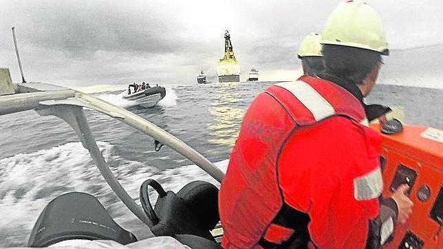 La Armada negoció ocho horas con Greenpeace para que se alejaran del barco de Repsol