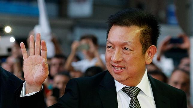 La Generalitat valida con su firma la venta del Valencia Club de Fútbol a Peter Lim