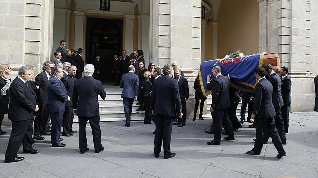 Los restos mortales de la duquesa de Alba llegan al Ayuntamiento de Sevilla