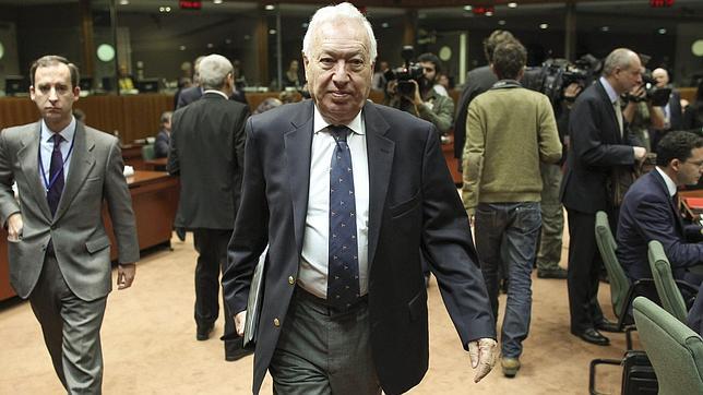 Margallo justifica su viaje a Cuba: «Hay que cambiar las relaciones»