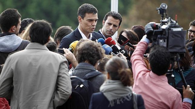 Sánchez pide a Rajoy que atienda las 23 peticiones de la Generalitat