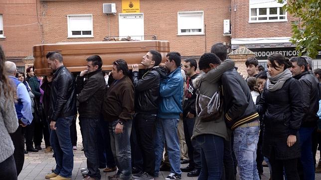 Multitudinario y desgarrado adiós a las tres niñas de Fuensalida