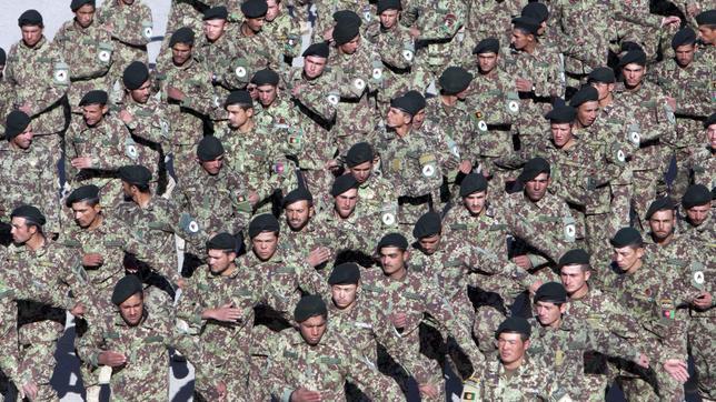 Soldados afganos durante su ceremonia de graduación