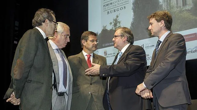 El ministro Catalá, con el presidente de la asociación judicial Francisco de Vitoria, Marcelino Sexmero