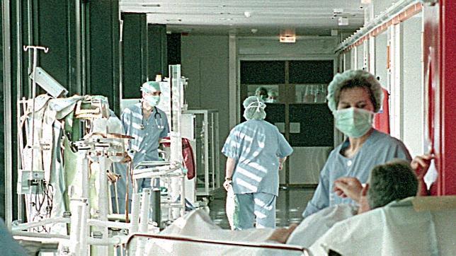 Profesionales sanitarios en un hospital público aragonés