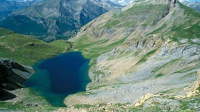 Crece la presencia de partículas tóxicas en ibones del Pirineo aragonés