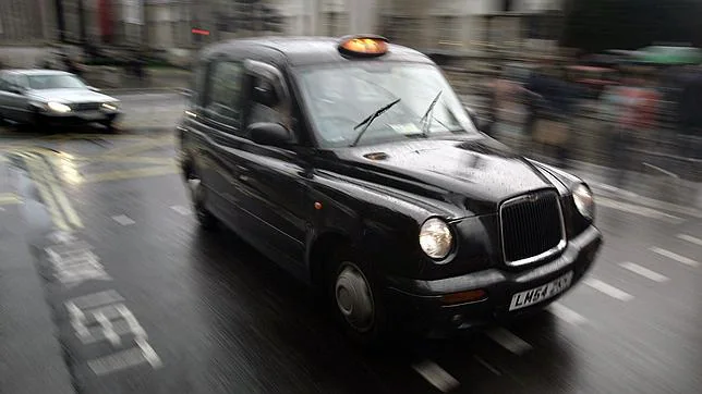 La bajada de bandera de un taxi en Londres cuesta 3,63 euros