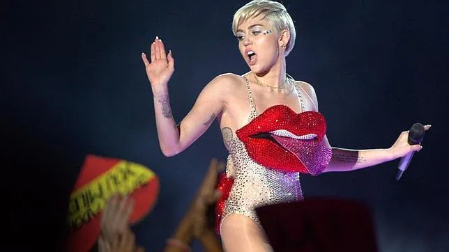 Miley Cyrus organizará una cena de Navidad para personas sin hogar