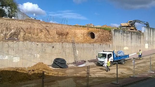 El Ayuntamiento prevé que las obras del colector dañado finalicen en diciembre