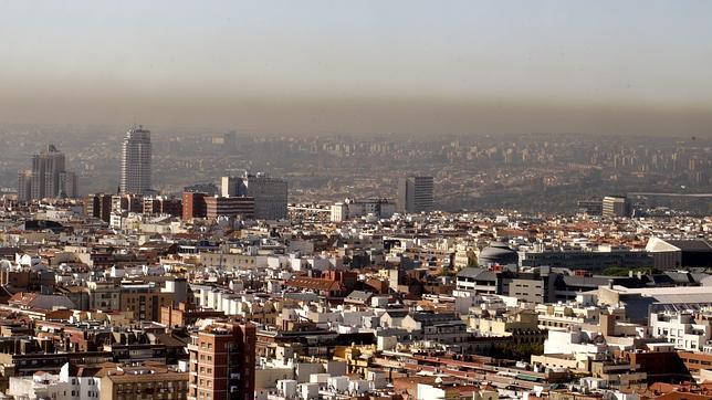 Una imagen de la «boina» sobre la ciudad de Madrid